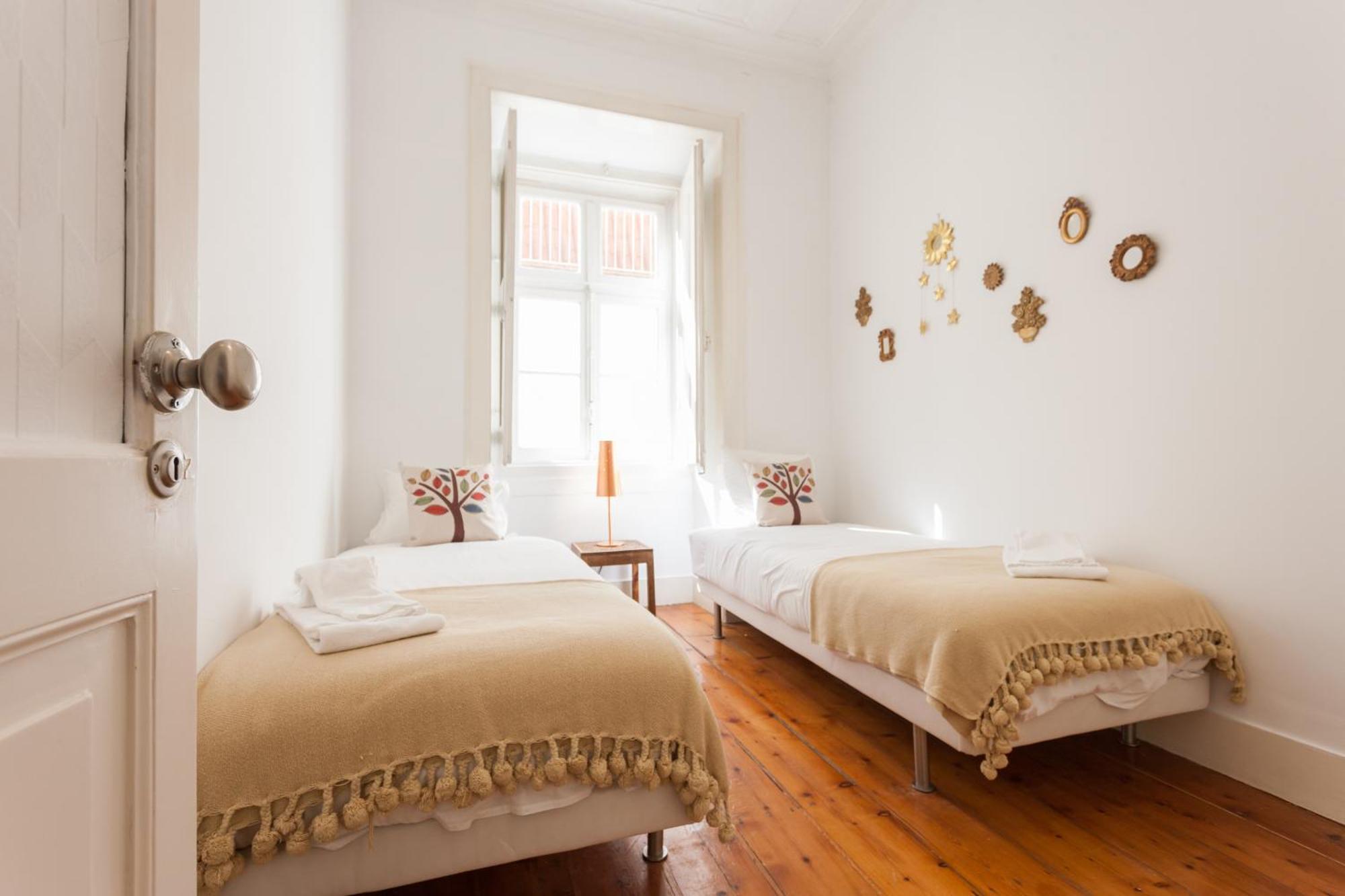 Tejo Vintage Three-Bedroom Apartment - By Lu Holidays リスボン エクステリア 写真