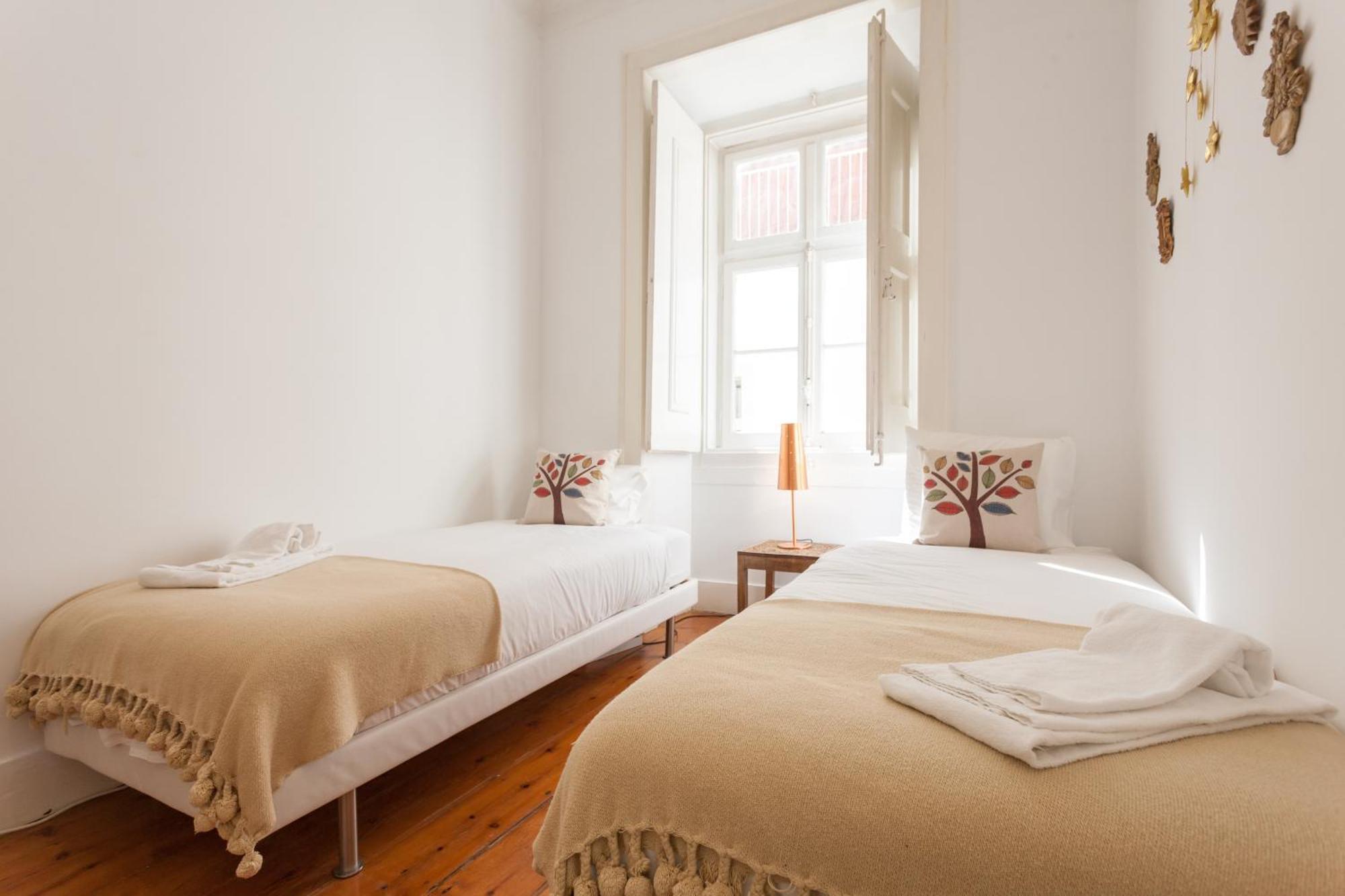 Tejo Vintage Three-Bedroom Apartment - By Lu Holidays リスボン エクステリア 写真