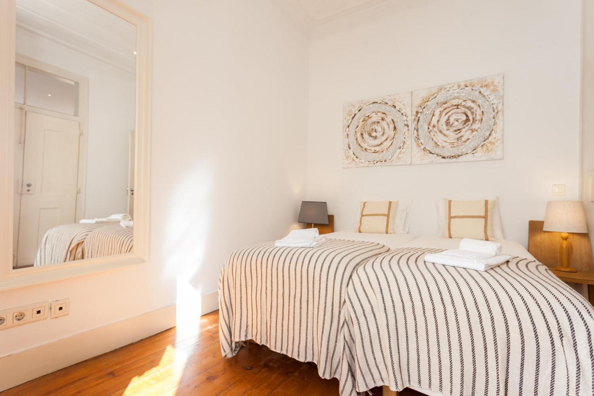 Tejo Vintage Three-Bedroom Apartment - By Lu Holidays リスボン エクステリア 写真
