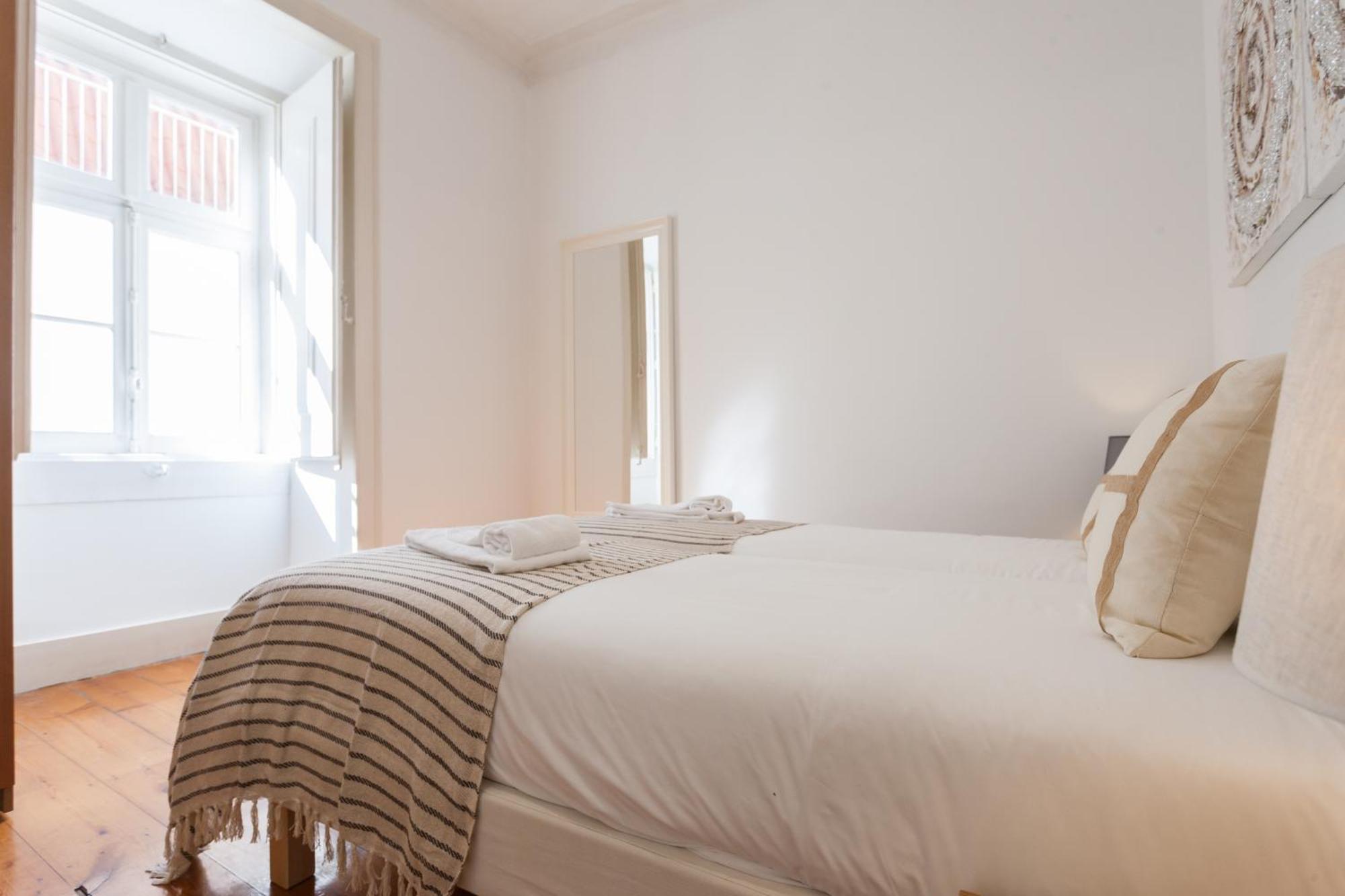 Tejo Vintage Three-Bedroom Apartment - By Lu Holidays リスボン エクステリア 写真